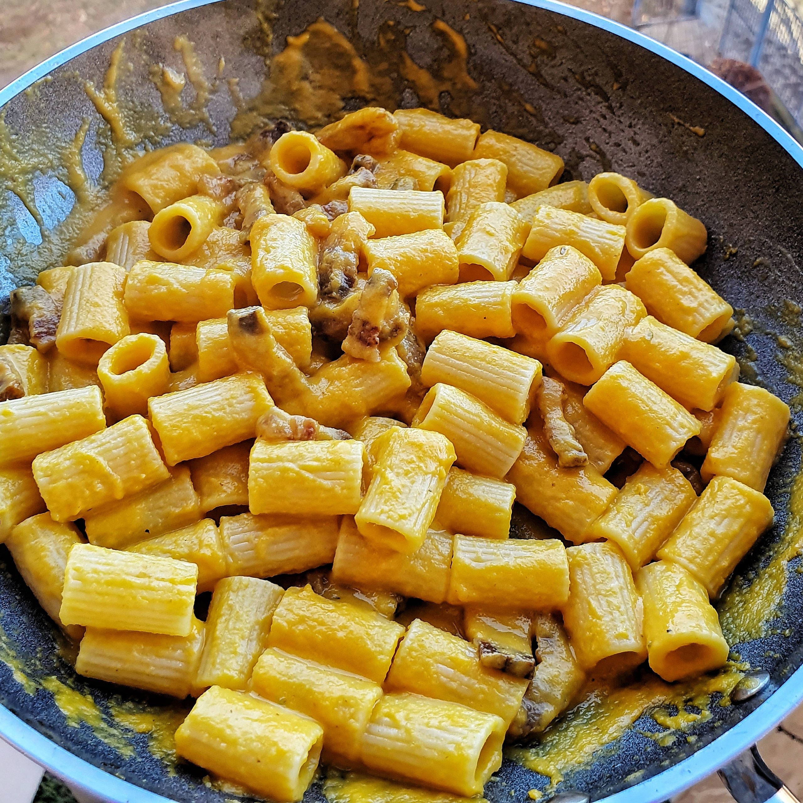 Mezze Maniche con Crema di Zucca, Pancetta e Scaglie di Ricotta Salata ...