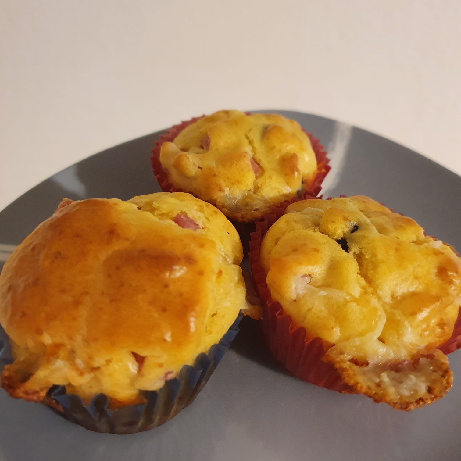Muffin Salati con Prosciutto, Olive e Provola Piatti Tipici